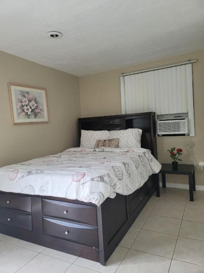 Entire Guesthouse 5 Mins To Siesta Key & Downtown Sarasota Extérieur photo