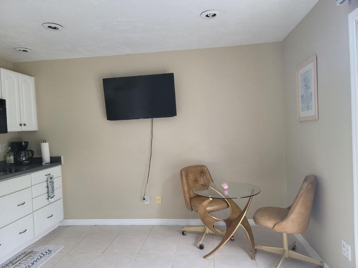 Entire Guesthouse 5 Mins To Siesta Key & Downtown Sarasota Extérieur photo