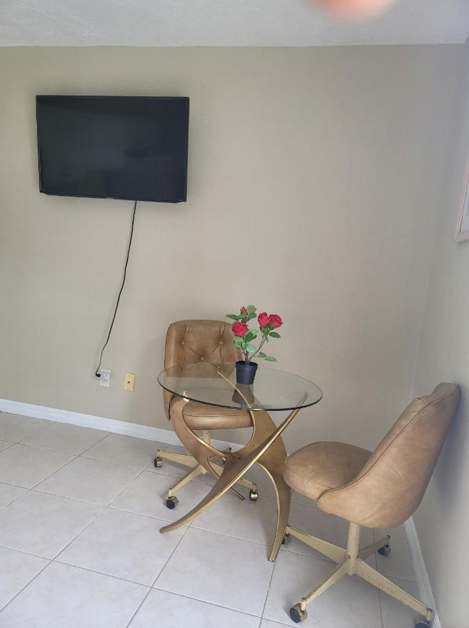 Entire Guesthouse 5 Mins To Siesta Key & Downtown Sarasota Extérieur photo